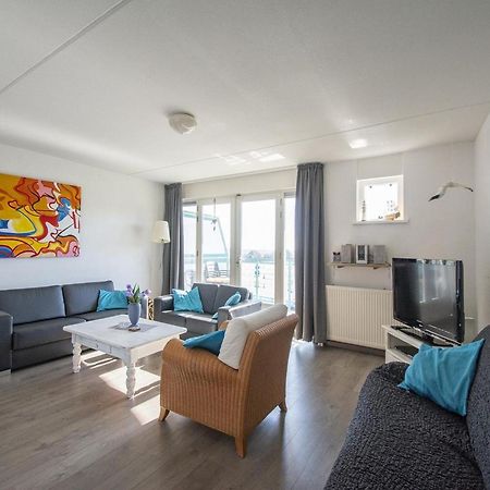An Apartment That Is Attractively Furnished Julianadorp Exterior photo