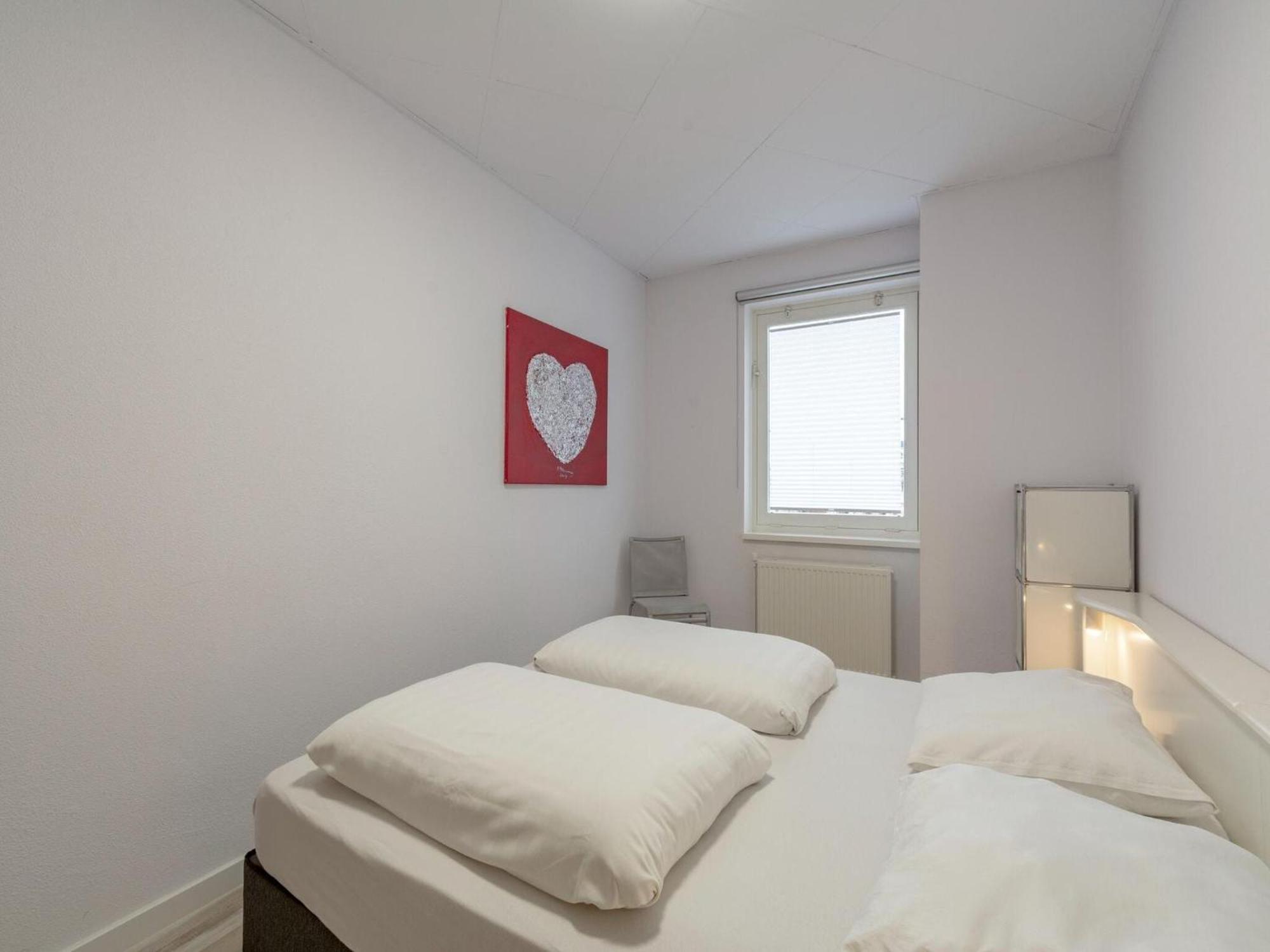 An Apartment That Is Attractively Furnished Julianadorp Exterior photo