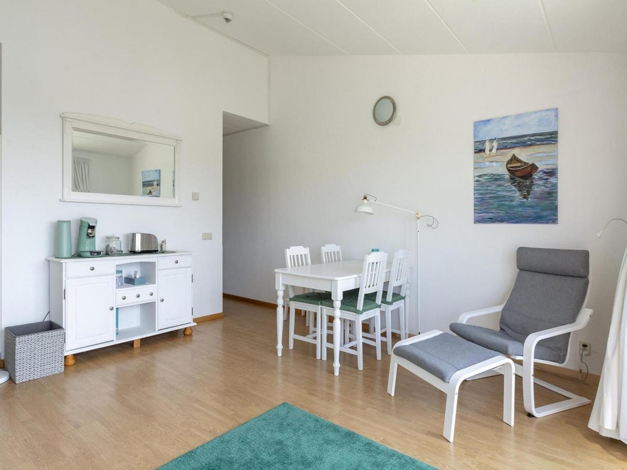 An Apartment That Is Attractively Furnished Julianadorp Exterior photo